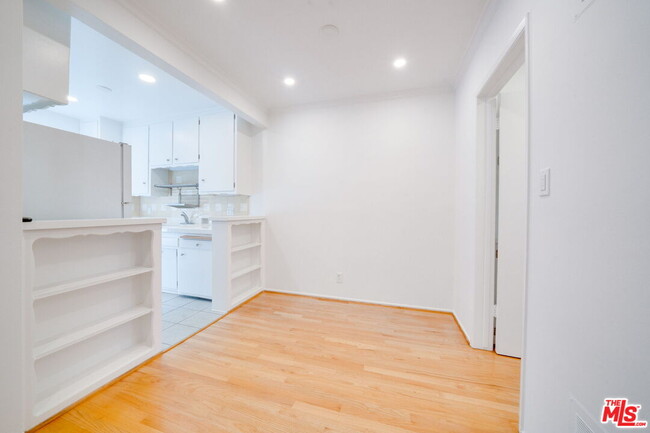 Building Photo - 1037 11th St