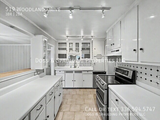 Building Photo - 519 Woodland Dr