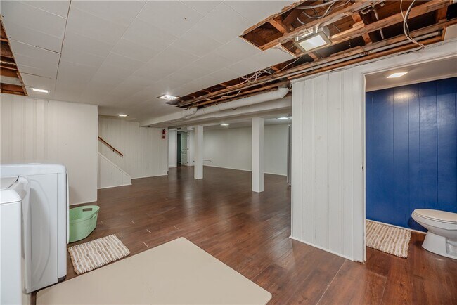 Building Photo - 416 W Spruce St