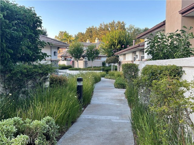 Building Photo - 32 Bogey Ln