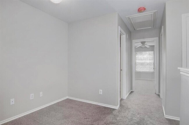 Building Photo - 20330 Roble Green Trl