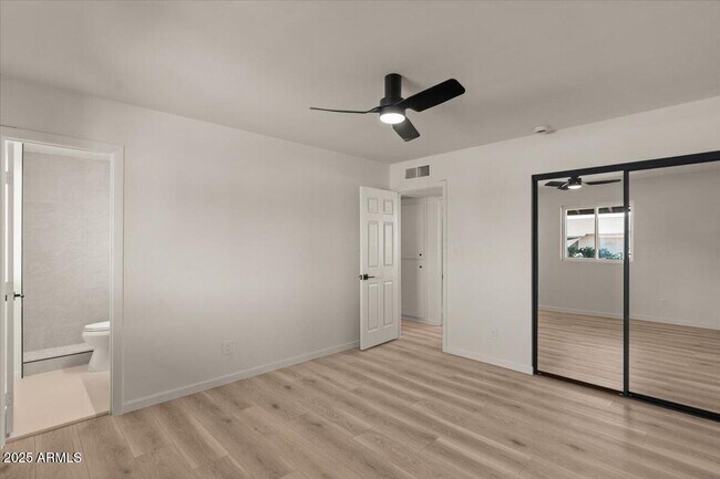 Building Photo - 8617 E Palm Ln