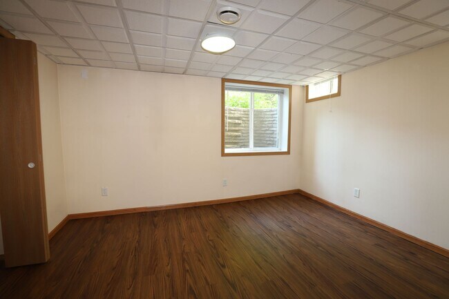 Building Photo - 2021 University Ave