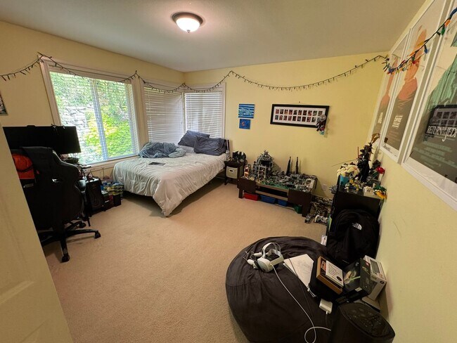 Building Photo - 4bd/2.5ba Sammamish Home