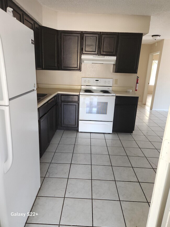 Building Photo - 1420 Juarez Ave