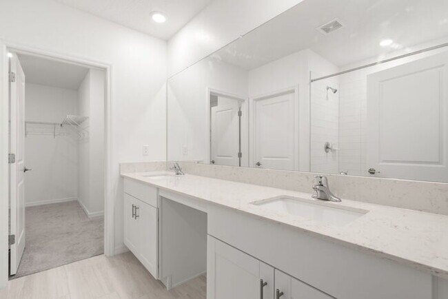 Building Photo - LIKE  NEW Home For Rent in Zephyrhills!