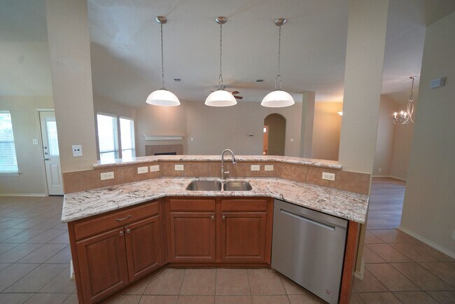 Building Photo - Move-In Ready Property Now Available in Selma, TX! - Realtor Commission: $600