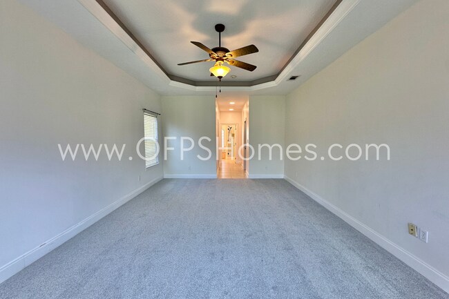 Building Photo - Gated South Crestview Community!