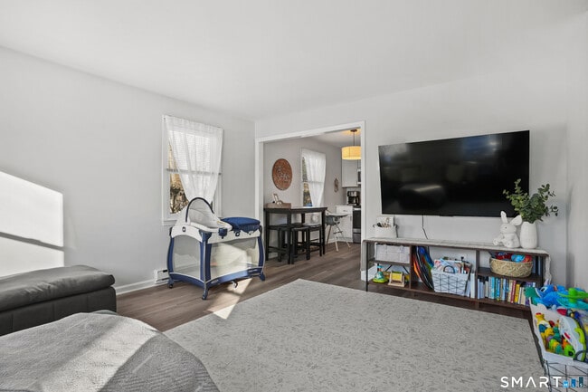 Building Photo - 215 York Rd