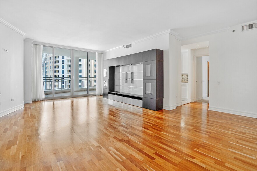 Building Photo - 808 Brickell Key Dr
