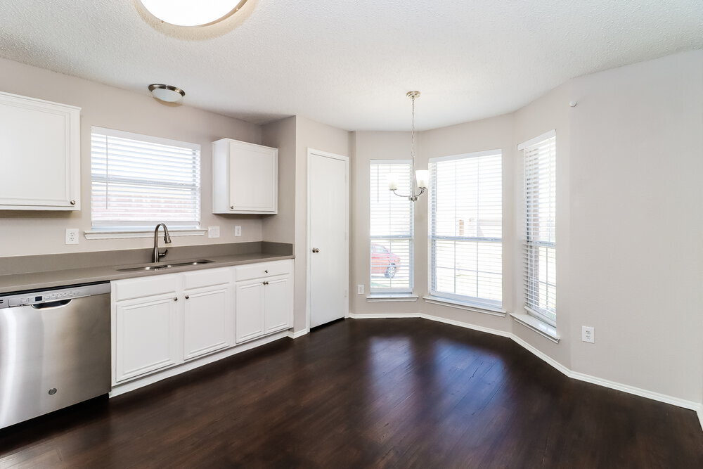 Building Photo - 2521 Nogales Dr