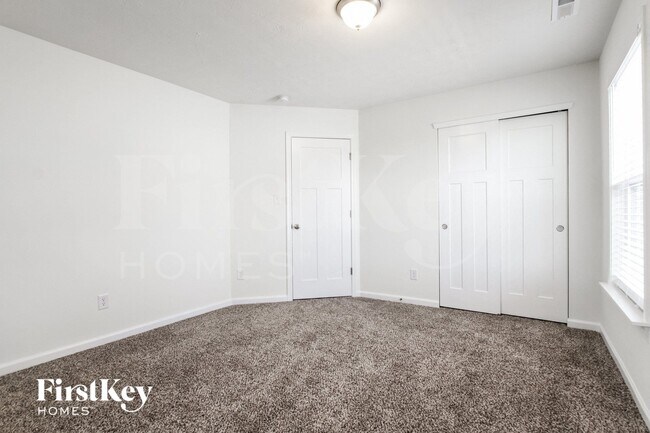 Building Photo - 7240 Lockford Walk N