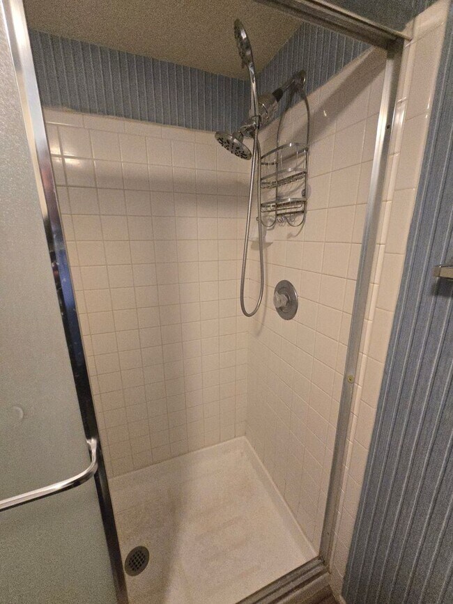 Building Photo - Beautiful 2 bedroom, 2 bath Condo available