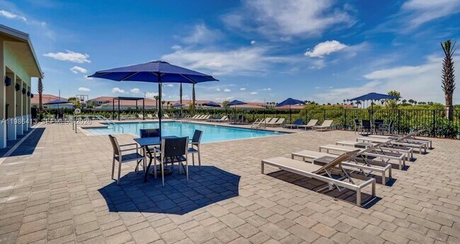 Building Photo - 2126 NE 38th Rd