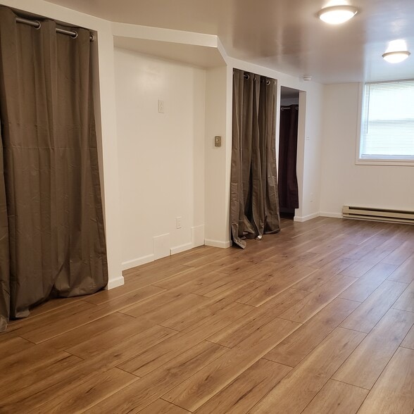Bedroom - 619 N Genesee St