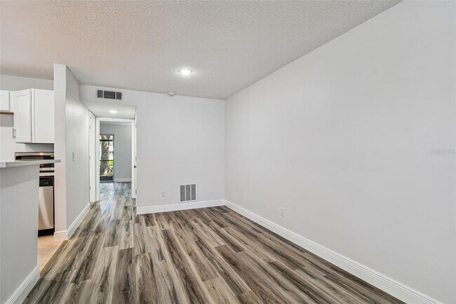 Building Photo - 9125 Tudor Dr