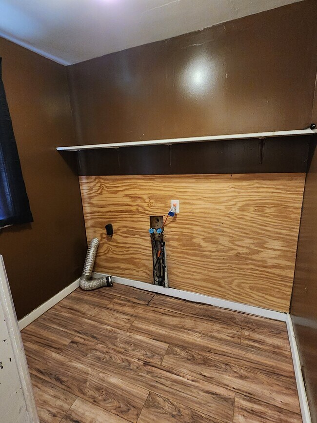 Laundry room - 1324 S Pittsburgh St