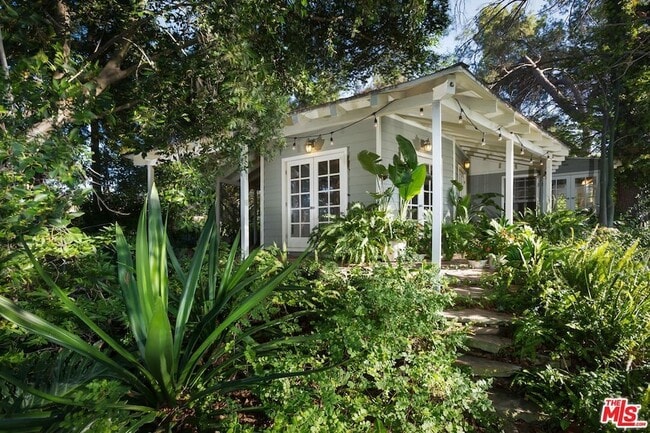 Building Photo - 3231 Coldwater Canyon Ln