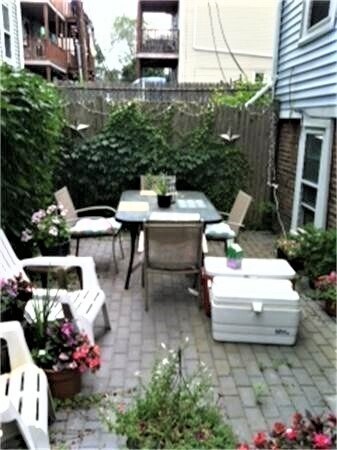 Building Photo - 170 Bolton St