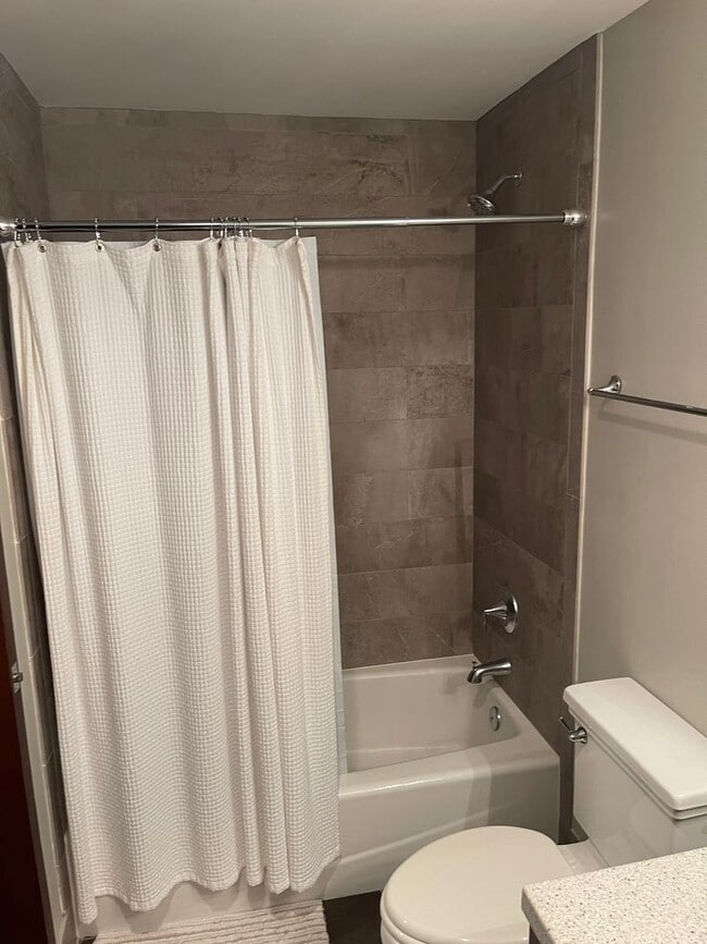Building Photo - Beautiful Downtown Condo!
