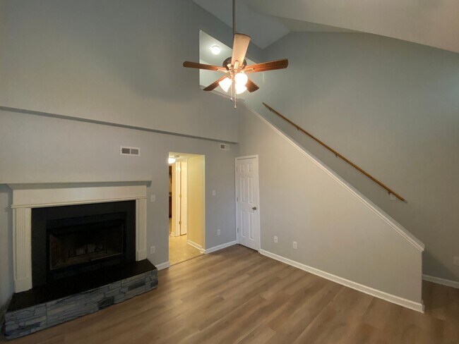 Building Photo - 568 Brookside Ct