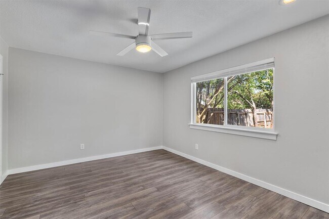 Building Photo - 12321 Emery Oaks Rd