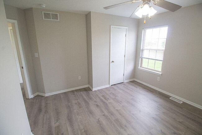 Building Photo - 5307 Silver Mill Dr