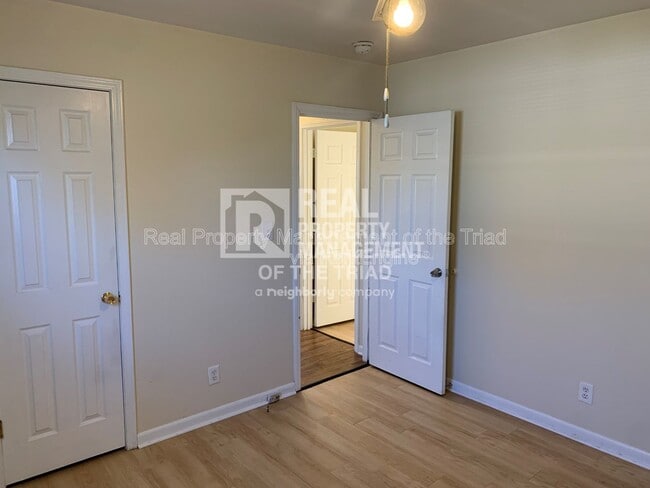 Building Photo - 903 E Bragg St