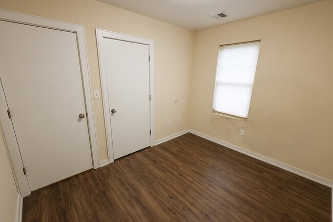 Building Photo - 332 Talbot Ave