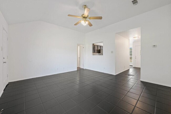 Building Photo - 4601 W Creek Cir