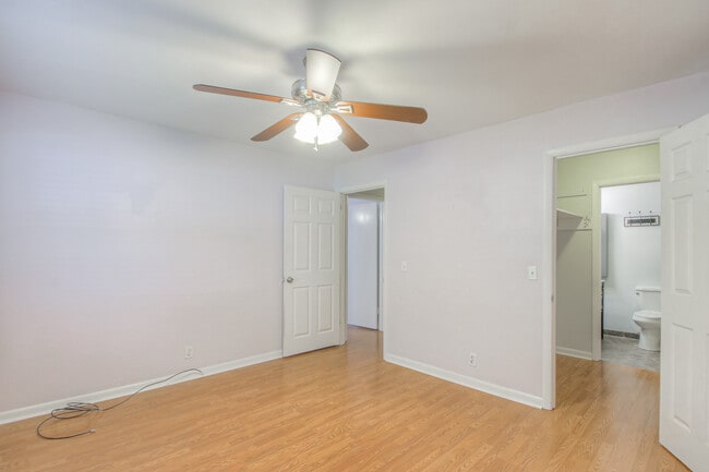 Building Photo - 104 Doral Ct