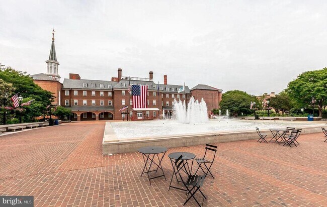 Building Photo - 1706 W Abingdon Dr