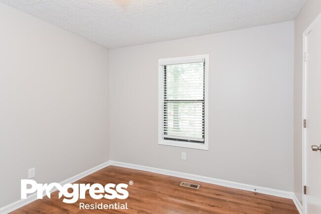 Building Photo - 170 Hyde Park Ct