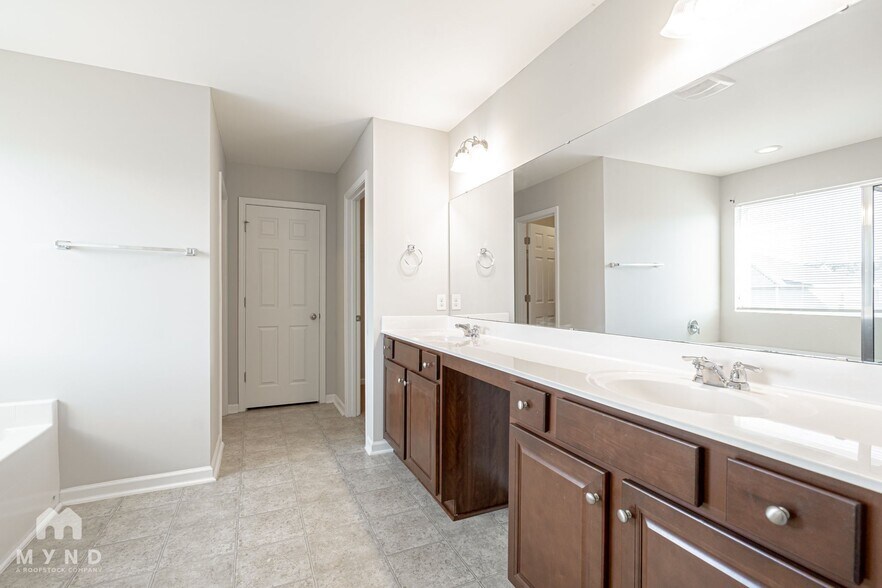 Building Photo - 407 Forest Hills Rd