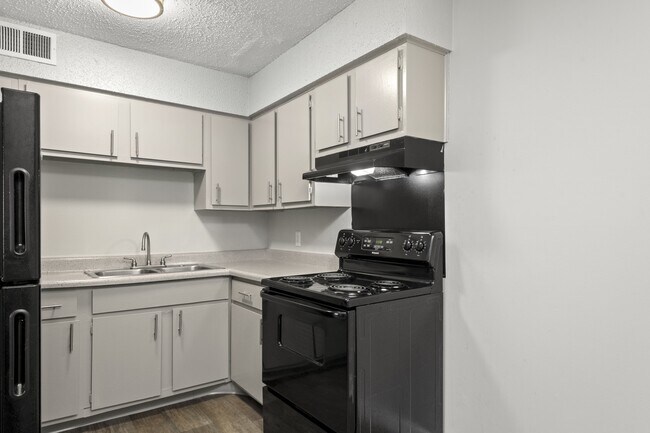 Building Photo - Sumner Estates