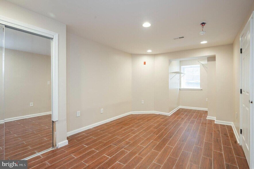 Building Photo - 833 N 63rd St