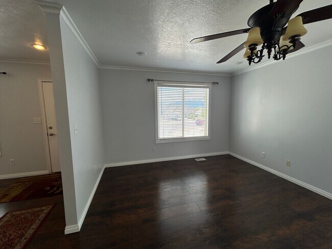 Building Photo - 4 Bedroom 4 Bathroom Home in Provo, Utah!