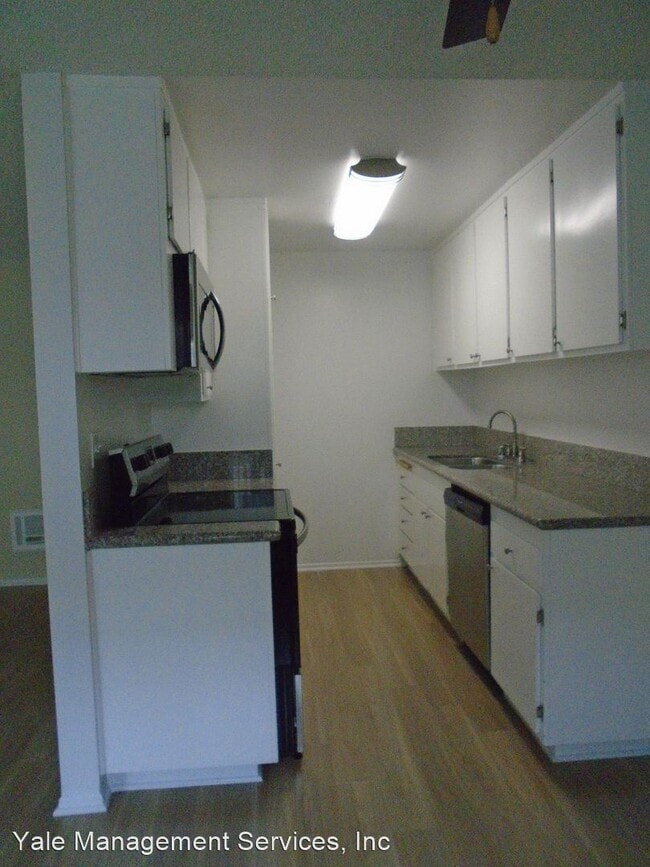 Building Photo - 18355 Collins St