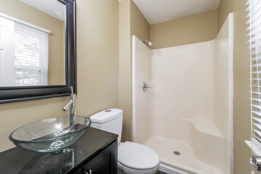 Building Photo - 902 Ridge Dr