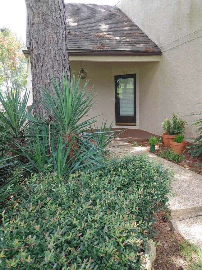 Building Photo - 21 April Hill