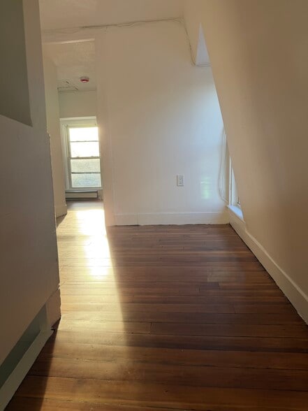 Upstairs Landing - 224 Main St