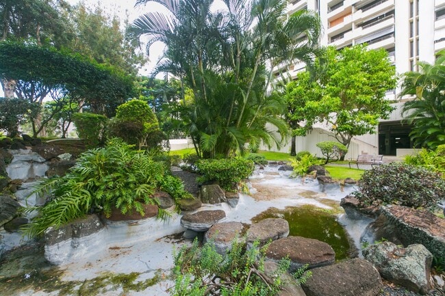 Building Photo - Naniwa Gardens - 1 bdrm/1 bath/1 covered p...