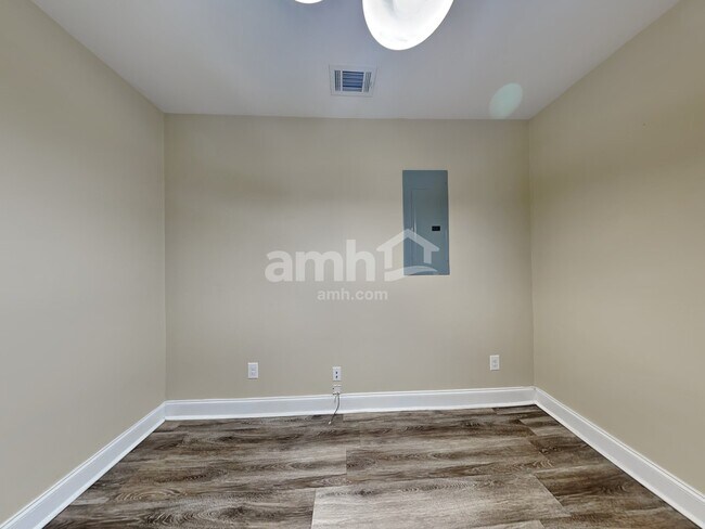 Building Photo - 2 Ristona Dr