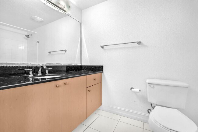 Building Photo - 2532 Centergate Dr