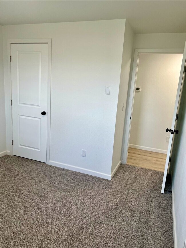 Building Photo - Renovated 4 Bedroom Home