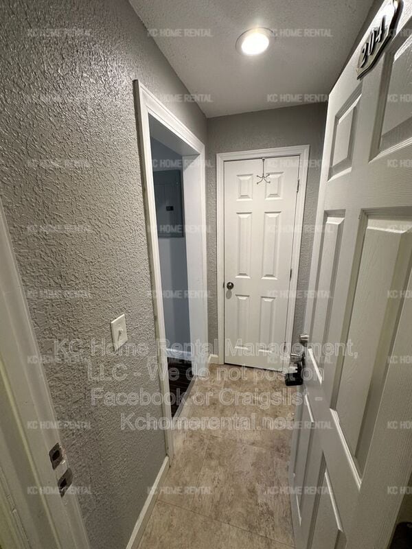 Building Photo - 901 N 16 St