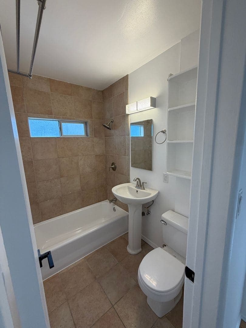 Building Photo - 2004 19th St