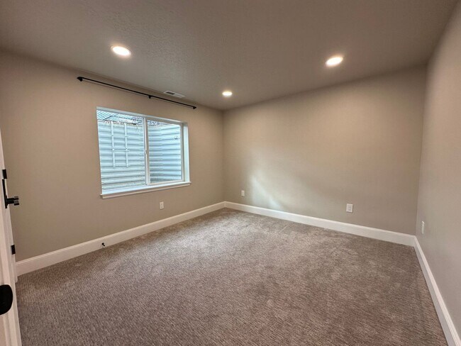 Building Photo - Single Family Home on Ranches Golf Course ...