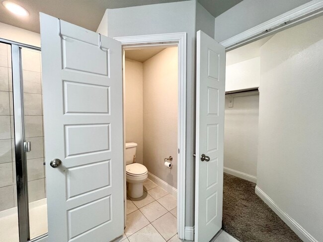 Building Photo - Modern Country Living Near I-35 – Stunning Duplex with Granite, Private Yard & Appliances Included!