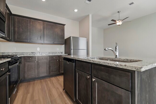 Building Photo - 417 Mustang Trot Dr